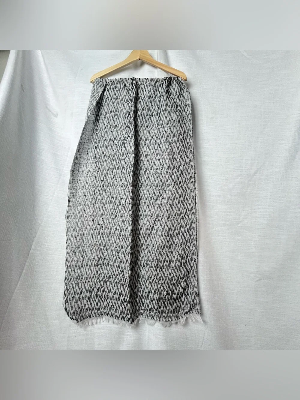 Vintage Lightweight Black & White Scarf Kafia Style Boho Indie